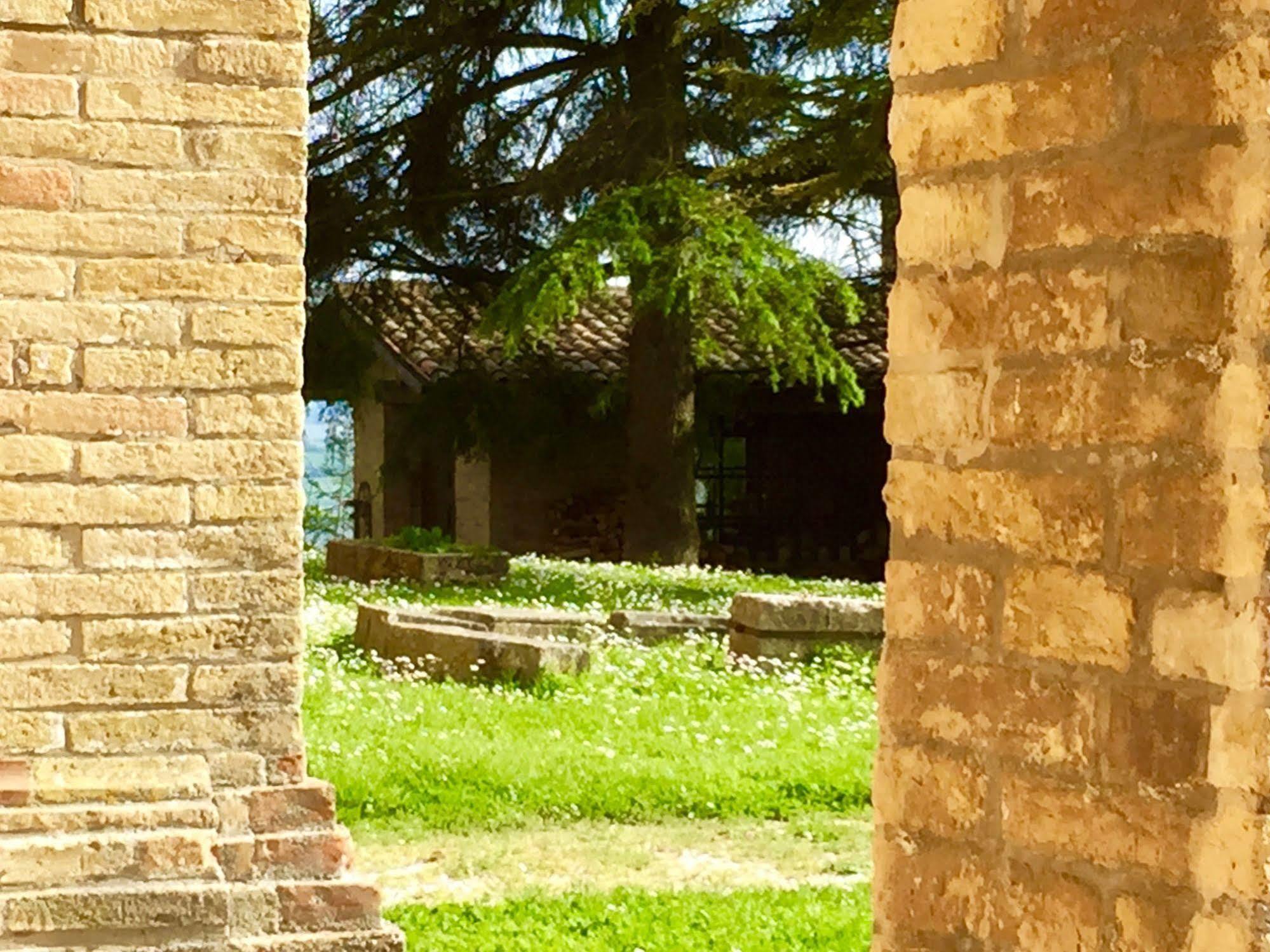 Convento Di San Francesco Mondaino Bed & Breakfast ภายนอก รูปภาพ